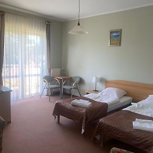 Pokój z dwoma pojedynczymi łóżkami